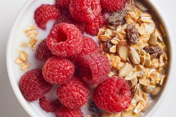 muesli with raspberries
