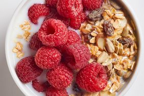 muesli with raspberries