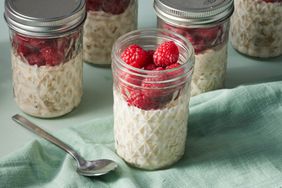 a photo of the Raspberry-Vanilla Overnight Oats
