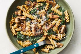 Chickpea Pasta with Mushrooms & Kale