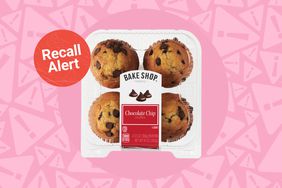 a photo of the Bake Shop Chocolate Chip Muffins 4 Count with the recall alert badge