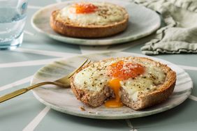 a recipe for the Spinach-Artichoke Egg in a Bagel Hole