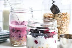 3-ingredient overnight berry muesli