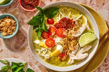 a recipe photo of the Laksa Ayam with Shirataki Noodles