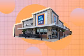 a photo of an Aldi storefront