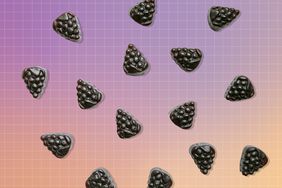 a photo of elderberry gummies